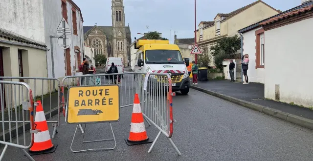 photo  54 habitants ont été évacués à saint-hilaire-de-chaléons (loire-atlantique). mercredi matin, certains ont pu accéder à l’intérieur du périmètre.  &copy;  ouest-france 