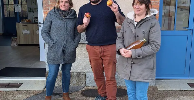 photo  marion gallot, directrice de familles rurales ; tom guadagnin, coordinateur du pôle de coopération du bocage ornais, et marie lemarchand, coordinatrice à familles rurales.  &copy;  ouest-france 