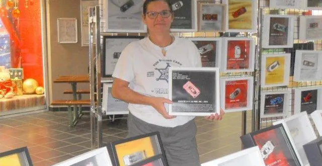 photo  sandrine pottier expose ses petites voitures au marché de noël pour la première fois.  &copy;  le maine libre 