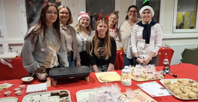 photo  élèves et professeurs du bac pro sapat.  &copy;  ouest-france 