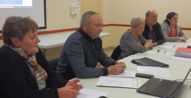 photo  le président du comice et de la foire-exposition eric rouillière (au deuxième plan)  &copy;  co 