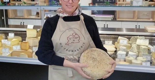 photo  laura marolleau a ouvert « ma fromagerie chalonnaise », dimanche 7 décembre.  &copy;  ouest-france 
