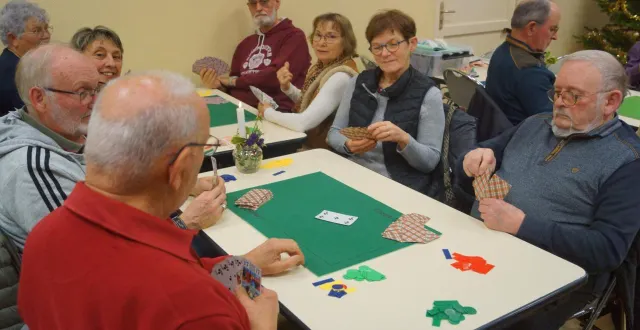 photo  c’est dans une bonne ambiance que les membres de l’association sport et loisirs (asl) se sont retrouvés à salle polyvalente du village pour une après-midi jeux de société, samedi, avec vente de crêpes et participation au profit du téléthon. les plus courageux étaient invités à participer à une marche familiale autour de la commune.  &copy;  ouest-france 