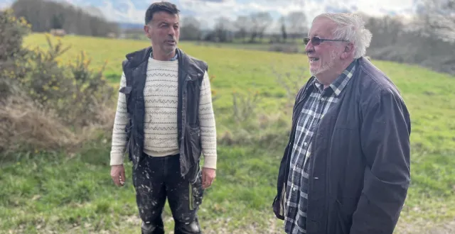 photo  membres de l’association pour la protection de l’environnement des cohernières, alain papin et gérard désiles s’opposent à la destruction programmée des espaces naturels dans le secteur voisin de l’échangeur autoroutier de connerré, entre le mans et la ferté-bernard.  &copy;  archives ouest-france. 