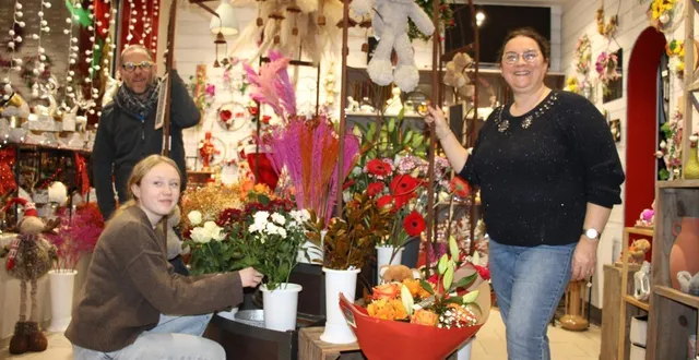 photo  marie-laure et jean-marie lormois avec elisa willems, leur apprentie.  &copy;  ouest-france 