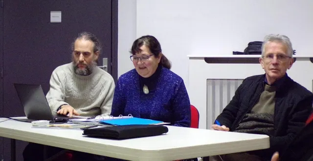 photo  au centre, sylvie coubard a décidé de laisser sa place de présidente.  &copy;  le maine libre 