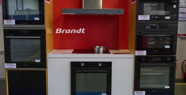 photo  des pièces d’électroménager de la marque brandt dans l’usine de l’entreprise à saint-jean-de-la-ruelle, près d’orléans, le 16 janvier 2025.  &copy;  guillaume souvant / archives afp 