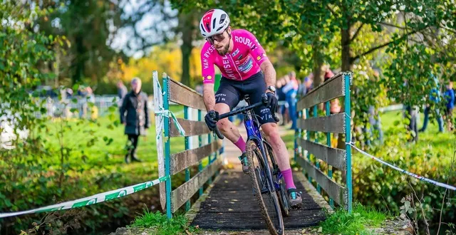 photo  célestin guillon, lors du cyclo-cross de bonnétable (sarthe), le 11 novembre 2025.  &copy;  arnaud despelchain 