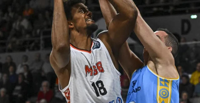 photo  le pivot manceau jonathan jeanne, le 18 novembre 2025 à antarès, lors du match de basketball champions league entre le mans et gran canaria.  &copy;  photo : le maine libre - denis lambert 