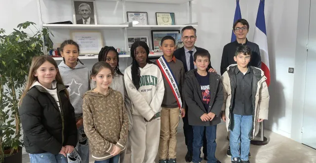 photo  les jeunes de sablé-sur-sarthe ont élu leur nouveau conseil municipal.  &copy;  le maine libre 
