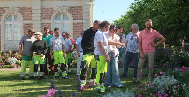 photo  lors du passage du jury régional des villes et villages fleuris en juillet 2025.  &copy;  ville de beaufort-en-anjou 