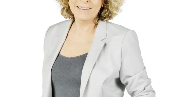 photo  marie-ange nardi présente jusqu'au 31 décembre le « téléshopping » sur tf1.  &copy;  studio collet 