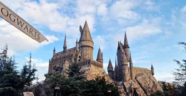 photo  un hôtel officiel harry potter, le premier jamais développé à l’échelle mondiale, va ouvrir ses portes en allemagne. photo d’illustration du château de poudlard à universal studios hollywood.  &copy;  getty images - jerry uomala 