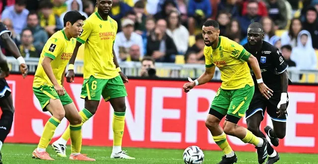 photo  francis coquelin (à droite) est de retour dans le groupe du fc nantes.  &copy;  franck dubray 