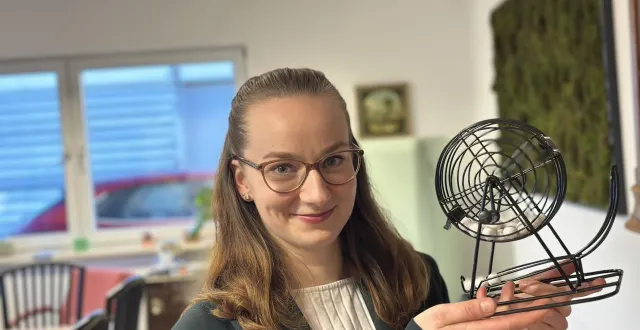 photo  laura terese anermann, directrice du service d’aide à domicile frohzeit, à göttingen (allemagne), a organisé un tirage au sort pour permettre à dix de ses salariés de prendre autant de jours de congés payés qu’ils le souhaitent en 2026.  &copy;  photo : frohzeit 