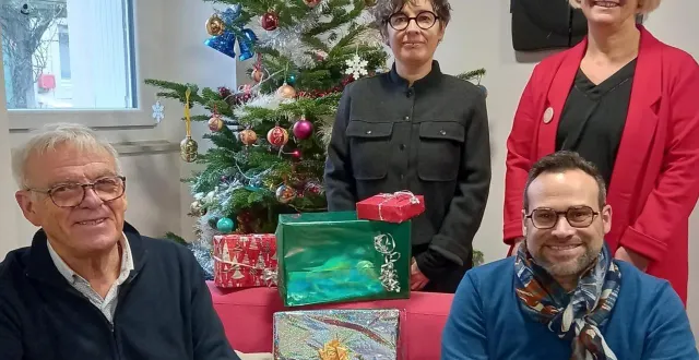 photo  le maire dominique bréjeon, l’adjointe à l’action sociale isabelle raimbault, le directeur mickaël crémont et la directrice adjointe du village pierre-rabhi, adeline roi.  &copy;  ouest-france 