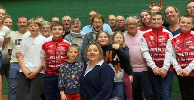 photo  les participants à l’assemblée générale du vélo-club. au premier rang, la présidente christelle blanchard.  &copy;  ouest-france 