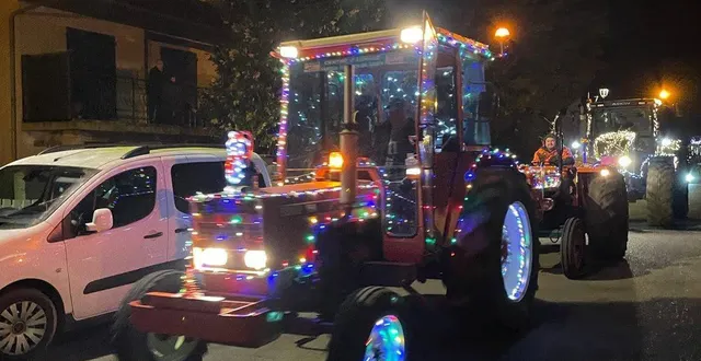 photo  une vingtaine de tracteurs illuminés défileront dans les rues, samedi.  &copy;  ouest-france 