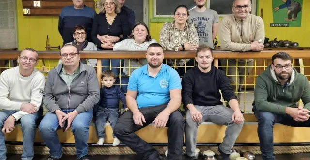 photo  l’association de boule de fort « la grappe » a ouvert ses portes à des jeunes à l’occasion du téléthon.  &copy;  le maine libre 