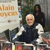 photo  alain doyeux a dédicacé sa saga à l’hyper u de mûrs-érigné. 