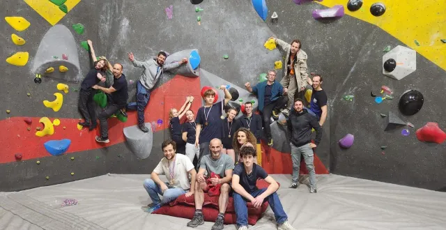 photo  alençon est le principal pourvoyeur de grimpeur à l’échelle de l’orne. ici, le collectif du club lors du championnat départemental.  &copy;  club alençonnais d’escalade 