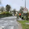 photo  à luché-pringé, dans le sud de la sarthe, le pont est interdit aux véhicules de plus de 12 tonnes. or, le camion des pompiers de la commune en pèse 14… une situation qui exaspère le chef de centre. 