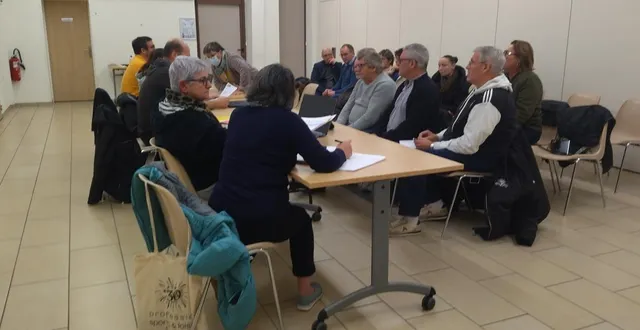 photo  les membres de l’association réunis en assemblée générale.  &copy;  le maine libre 