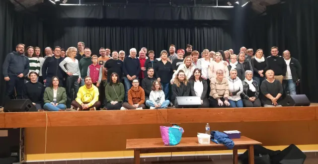 photo  les bénévoles œuvrent chaque année pour le spectacle des amat’cœurs.  &copy;  archives le maine libre 