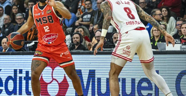 photo  le manceau trevor hudgins contre chalon, le 6 décembre 2025 à antarès.  &copy;  le maine libre - denis lambert 