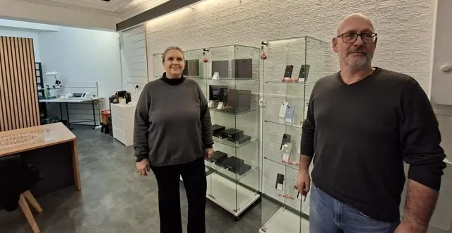 photo  christophe neau et sa compagne ont ouvert une boutique au 15, passage du commerce.  &copy;  co 