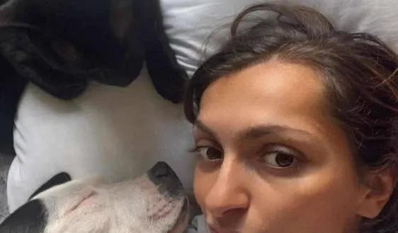 photo  éléonore places, avec sa chienne et son chat. la jeune militaire a été tuée le 1er janvier 2022. son compagnon, chryssler hiro, sera jugé pour meurtre à partir du 15 décembre 2025.  &copy;  virginie louis 