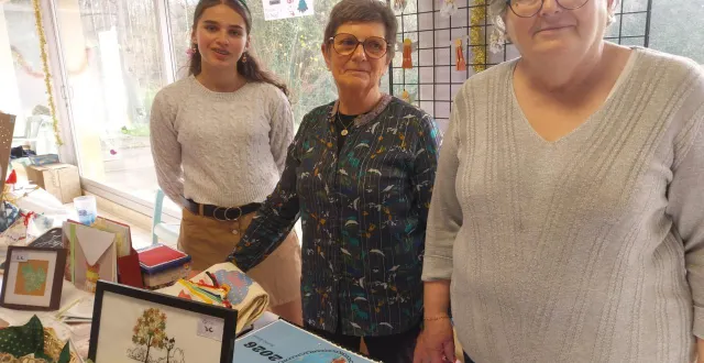 photo  les bénévoles de l’association ont présenté de nombreux objets fabriqués par les résidents, bénévoles ou membres du personnel.  &copy;  ouest-france 