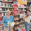 photo  nadine enguehard à gauche et sandra pavy avec quelques œuvres présentes au salon du livre. 
