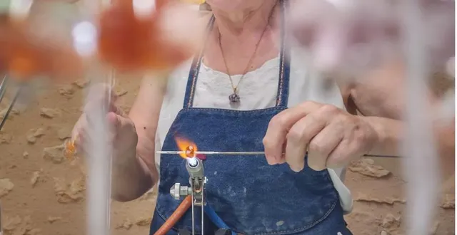 photo  la magie du verre filé avec lydie reminger.  &copy;  le maine libre 