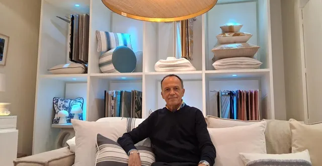 photo  thierry julien au cœur de son nouvel espace de vente.  &copy;  le maine libre 