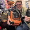 photo frédéric escolano a créé sa société de bagages il y a 25 ans. l’entrepreneur manceau vient d’obtenir un trophée de l’innovation pour sa valise à roulettes amovibles, compatible avec les différents formats exigés par toutes les compagnies aériennes.