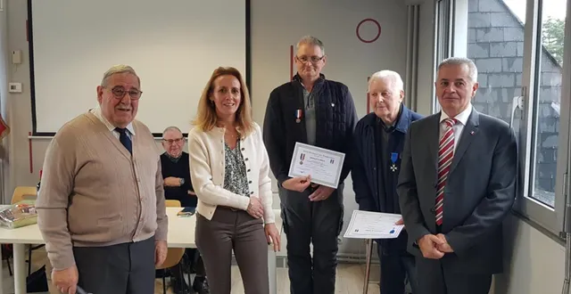 photo  bernard gaignard, marie-laure pléver et le conseiller départemental thierry lemonnier entourent les médaillés loïc busson et claude meschin lors de l’assemblée générale de l’unc à bonnétable.  &copy;  le maine libre 