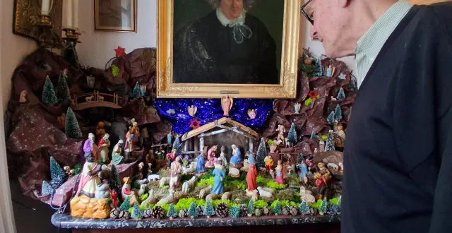 photo  chaque année, le quatrième dimanche avant noël, ce nantais ressort la crèche de son enfance qu’il a agrandie au fur à mesure des années.  &copy;  ouest-france 