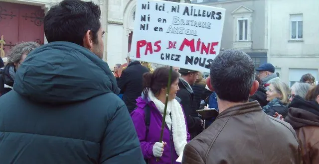 photo  ce samedi matin, environ 150 personnes se sont réunies contre le projet d’exploitation minière.  &copy;  co 