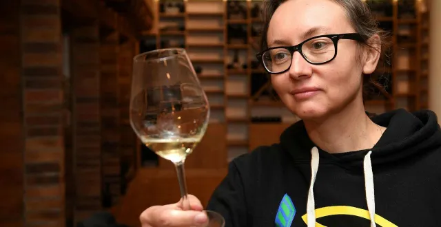 photo  angers, novembre 2020. l’angevine pascaline lepeltier demeure la seule femme sacrée meilleur sommelier de france.  &copy;  archives co – laurent combet 