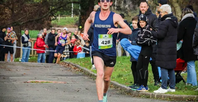 photo  jocelyn charpentier a fait cavalier seul sur la course des 10 km.  &copy;  dominique breugnot/ouest-france 