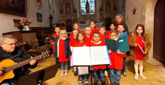 photo  la chorale menée par louise marty.  &copy;  le maine libre 