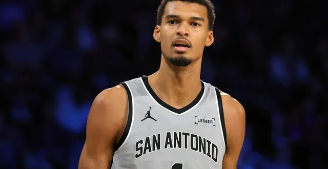 photo  victor wembanyama a réussi son retour avec les spurs cette nuit contre oklahoma city.  &copy;  ethan miller / getty images via afp 