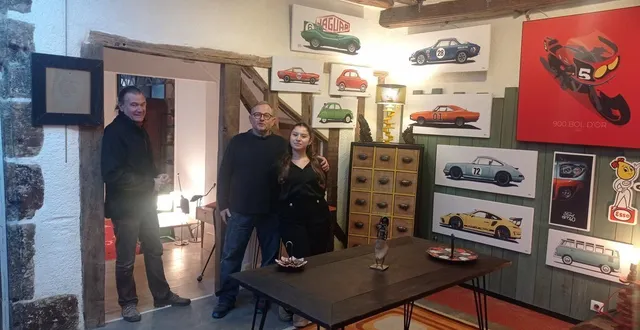 photo  dominique erb (au centre) en compagnie de sa fille camilla et de richard coroller, un des créateurs exposants dans la nouvelle boutique n'& co.  &copy;  ouest-france 