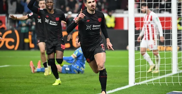 photo  martin terrier s’est illustré d’un but en coup du scorpion exceptionnel face à cologne.  &copy;  uwe kraft / afp 