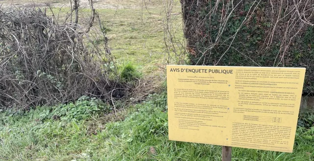 photo  le terrain qui doit accueillir une zone commerciale se trouve face au collège gaston-lefavrais à putanges-le-lac.  &copy;  ouest-france 