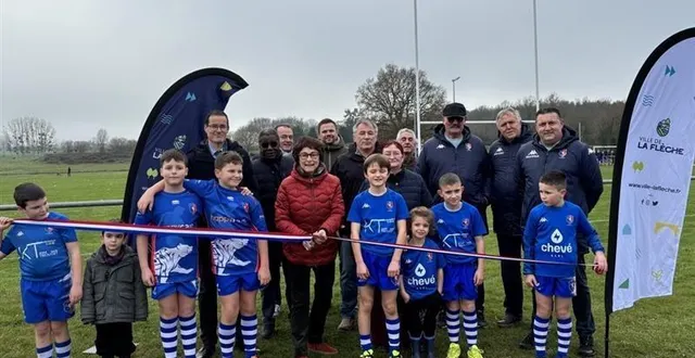 photo  la maire de la flèche (sarthe), nadine grelet certenais, a inauguré, ce dimanche 14 décembre 2025, les terrains de rugby rénovés du stade de la pépinière.  &copy;  ouest-france 