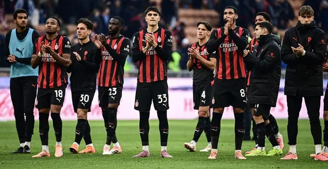 photo  les joueurs de l’ac milan après le match nul contre sassuolo.  &copy;  piero cruciatti / afp 