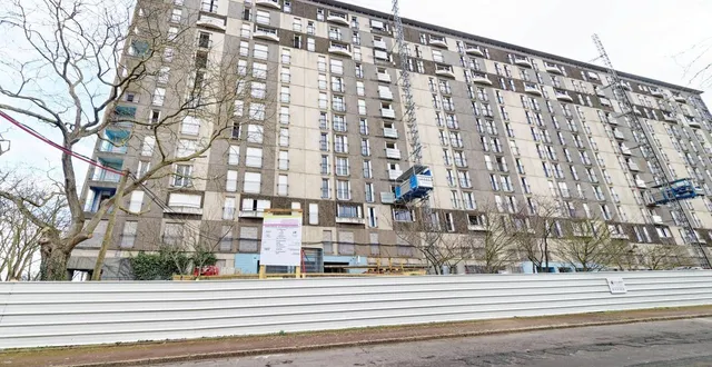photo  en 2022, le bâtiment a rue emmanuel-chabrier, à allonnes (sarthe), a disparu. des habitations devraient être construites à la place.  &copy;  archives ouest-france / dominique breugnot 