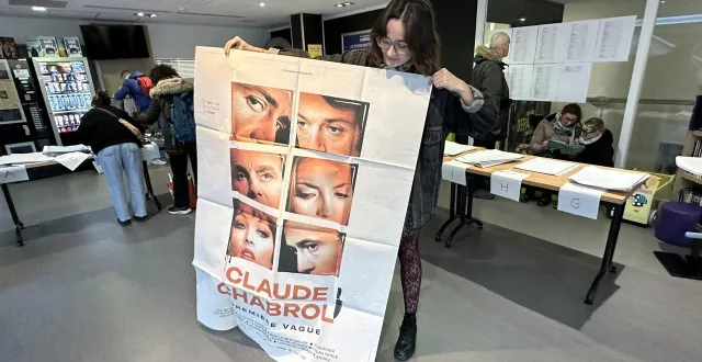 photo  les cinéphiles ont fait des trouvailles, ce week-end du 13 et 14 décembre 2025, à la vente d’affiches de cinéma organisée aux cinéastes du mans.  &copy;  ouest-france 